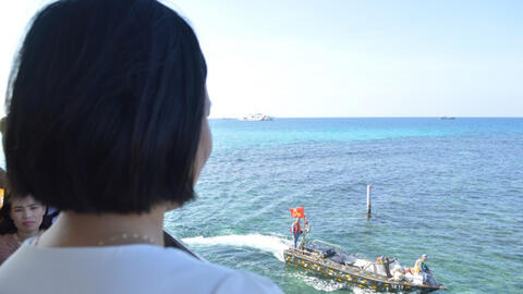 Trường Sa, em đến thăm anh giữa trùng khơi mênh mang