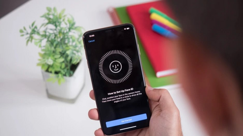 Bé gái 9 tuổi cứu sống cả gia đình nhờ mở khóa iPhone bằng khuôn mặt của người bố đã bất tỉnh