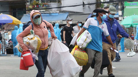 Ảnh: Hàng trăm người bắt đầu rời TP.HCM trở về Phú Yên