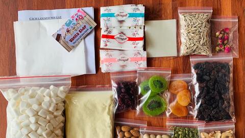 Bánh kẹo 'nhà làm' giá gần cả triệu đồng/kg vẫn hút khách mua ăn Tết