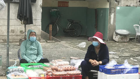 Nhiều chợ tự phát xuất hiện ở TP.HCM