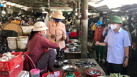 Nha Trang xem xét thực hiện đóng cửa các chợ, cảng có nguy cơ cao, có nhiều F0