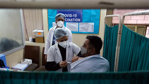 Các quốc gia phát triển ồ ạt vơ vét vaccine dẫn đến "cơn sóng thần" dịch bệnh tại Ấn Độ