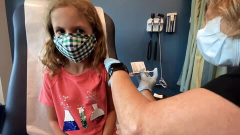 Chuyên gia y tế Mỹ: Trẻ em từ 5 đến 11 tuổi cần phải tiêm vaccine