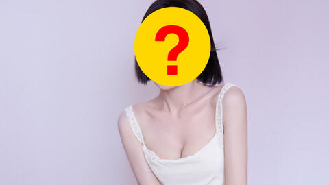 Mỹ nhân "Hoàn Châu cách cách" có vòng eo đẹp nhất showbiz, suýt mất sự nghiệp vì 1 bức ảnh quỳ gối