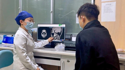 Nam thanh niên bị trật khớp hàm vì một hành động ai cũng làm mỗi ngày