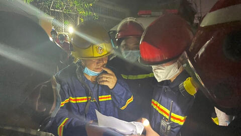 Căn nhà 2 tầng ở TP.HCM bốc cháy dữ dội sau tiếng nổ, 8 người tử vong