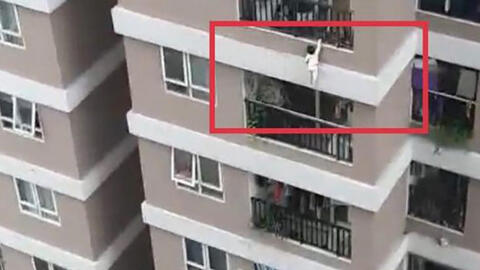 Từ việc bé gái rơi từ tầng 12 chung cư: Giải pháp nào đảm bảo an toàn khu vực ban công?