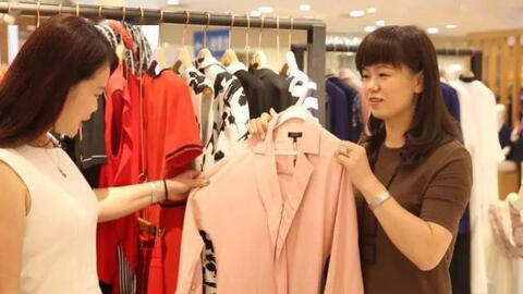 Bạn không biết mặc cả khi mua quần áo? Chỉ cần bạn nói được 5 câu thì sẽ không bao giờ bị mua hớ