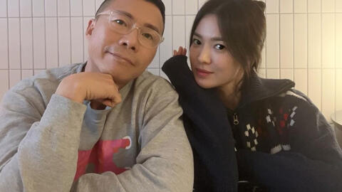 Song Hye Kyo tự tin khoe mặt mộc ngày đầu năm mới, được bạn thân tiết lộ sắp có "tin mới"