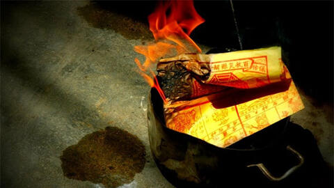 Văn khấn hóa vàng cúng Mùng 3 Tết Canh Tý 2020