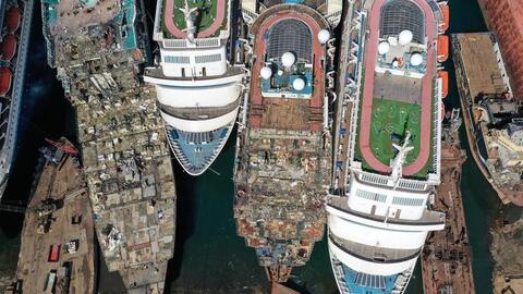 COVID-19 'nhấn chìm' ngành du thuyền, nhiều tàu du lịch bị tháo dỡ để bán... sắt vụn