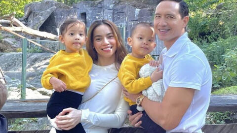 Hồ Ngọc Hà khoe ảnh 2 nhóc sinh đôi say mê chơi 1 món đồ chơi: Tra giá chỉ vài chục nghìn đồng mà giúp các bé học Toán tốt