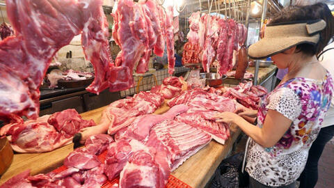 Giá thịt lợn tăng đỉnh điểm, khắp nơi đều ế ẩm