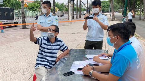 TPHCM: 3 người bị phạt 6 triệu vì tập thể dục trong công viên ngày giãn cách xã hội
