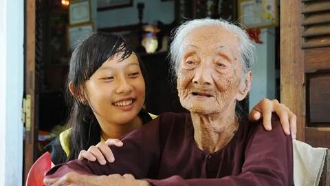 Nuôi dạy 6 đứa con đều hiếu thảo với cha mẹ, cụ bà 85 tuổi bật mí bí quyết: Chỉ gói gọn trong 2 chữ này