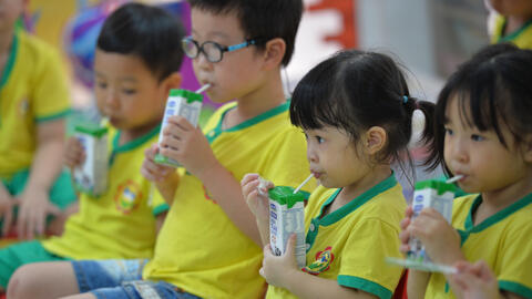 Bổ sung sữa dinh dưỡng học đường là cách an toàn