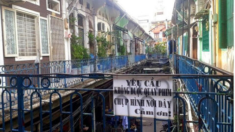 Các chung cư cũ treo biển cấm hoặc thu phí chụp ảnh vì bị làm phiền