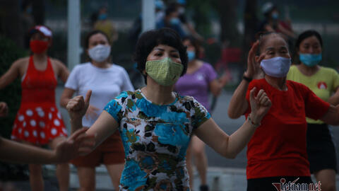 Khu vực hồ Hoàn Kiếm trở nên nhộn nhịp trở lại sau nhiều ngày giãn cách