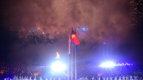 SEA Games 31 chính thức bắt đầu với lễ khai mạc đơn giản nhưng ấn tượng