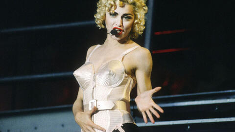 Gần 4 thập kỷ kể từ khi Madonna mặc áo ngực hình nón lên sân khấu