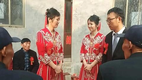 Chàng trai 28 tuổi cưới vợ U70, nhan sắc cô dâu khiến bao người ngỡ ngàng