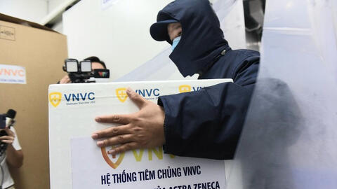 Những hình ảnh đầu tiên về buổi tiêm vaccine COVID-19