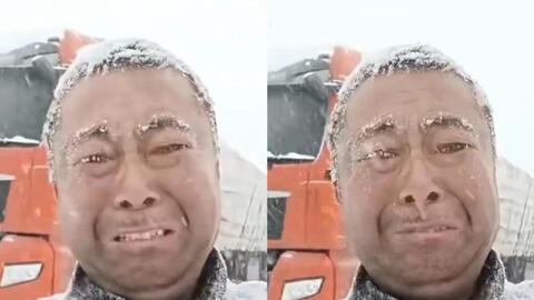 Lái xe vào vùng bão tuyết nguy hiểm, tài xế xe tải bật khóc nức nở vì bất lực, nói ra 1 điều hối hận khiến dân mạng chạnh lòng