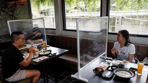 Hàng ăn phục vụ trong nhà tại Hà Nội được phép mở cửa, nếu đảm bảo giãn cách 2 mét
