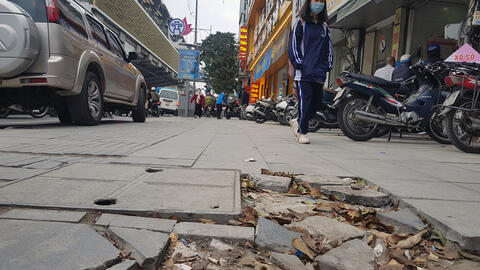 Đá lát vỉa hè tuổi thọ 70 năm bị vỡ nát sau vài năm như thế nào?