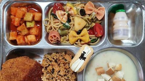 Soi suất ăn trưa của học sinh toàn thế giới, nhiều nơi miễn phí mà chất lượng vẫn "đỉnh chóp"