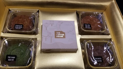 Nở rộ bánh Trung thu nhân cà phê