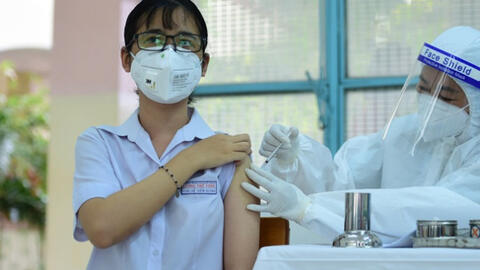 Cha mẹ cần đưa trẻ đến bệnh viện nếu gặp các dấu hiệu này sau khi tiêm vaccine Covid-19