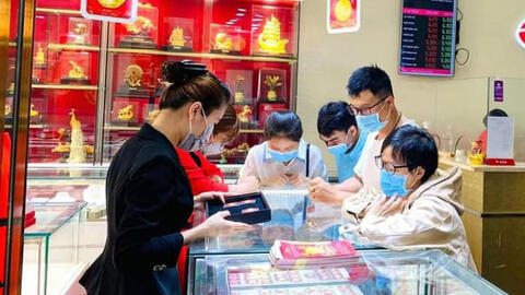 Giá vàng lập đỉnh lịch sử gần 68 triệu đồng/lượng
