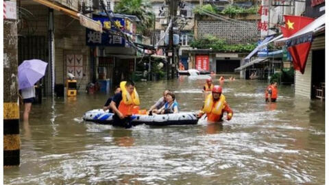 Thành phố có đập Tam Hiệp của Trung Quốc chìm trong nước lũ