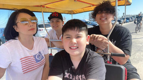 Con trai nhuộm đầu tóc nhìn "gai mắt", vợ cũ Bằng Kiều để yên 2 tháng rồi có cách ứng xử được khen: Bà mẹ điểm 10