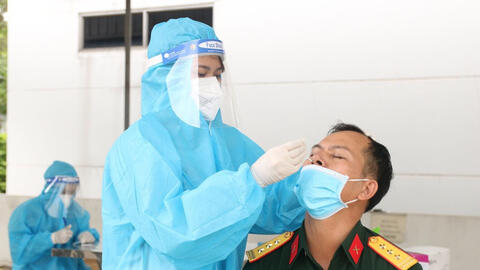 Cả nước có 5.598 ca dương tính COVID-19 trong ngày 1/11, TP.HCM giảm 114 ca