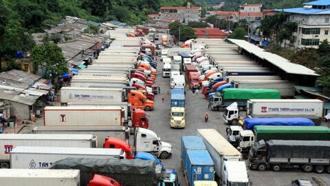 Hơn 4.500 xe nông sản, trái cây tắt ở cửa khẩu Lạng Sơn, Phó Thủ tướng yêu cầu tháo gỡ