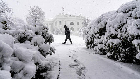Bão tuyết nhấn chìm thủ đô nước Mỹ