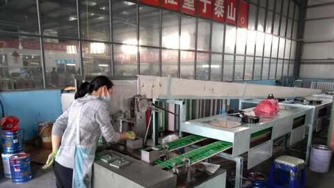 Sản xuất bút chì xuất đi hơn 20 nước, thu nhập của một làng nghèo ở Trung Quốc tăng 800 lần