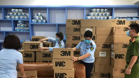 Thu giữ hơn 17.000 khẩu trang 3M nghi giả hàng Mỹ