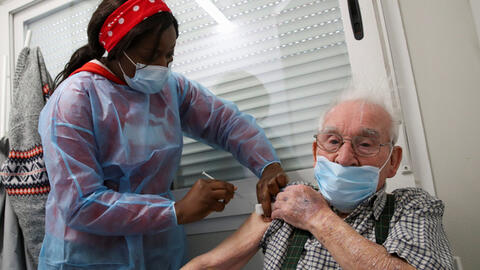 Chưa xác định mối liên hệ giữa chứng đông máu và vắc xin AstraZeneca