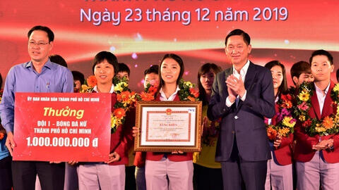 UBND TP HCM khen thưởng 1 tỷ đồng cho đội tuyển bóng đá nữ