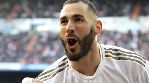 Tống tiền một đồng đội cũ bằng clip sex, Karim Benzema bị tuyên án 1 năm tù treo