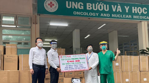 TP.HCM được trao tặng 20 máy trợ thở cùng hàng ngàn máy tạo và đo nồng độ oxy