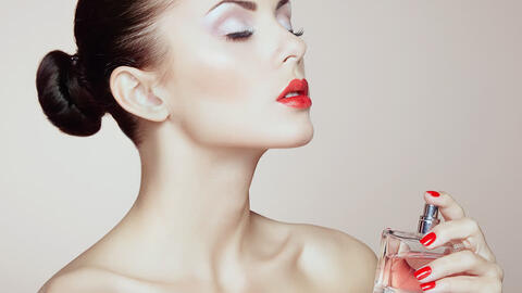 Bí quyết xịt nước hoa lưu hương đến cả ngày