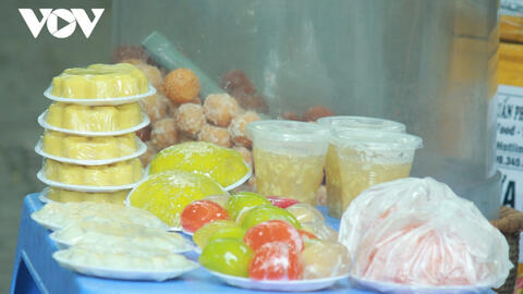 Bánh trôi, bánh chay ngũ sắc "phục kích" trước ngày Tết Hàn thực