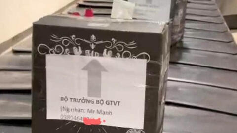 Hàng chục kiện hàng dán chữ "Bộ trưởng Bộ GTVT" gửi bằng máy bay tới Tân Sơn Nhất