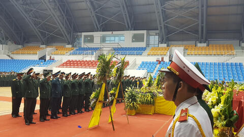 TRỰC TIẾP: Đồng bào, đồng chí tới viếng 22 liệt sỹ