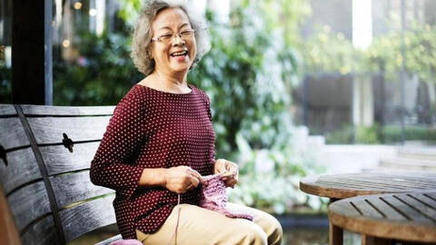 Học cách người mẹ 76 tuổi giữ tiền tiết kiệm để không làm con cái bất an, xích mích